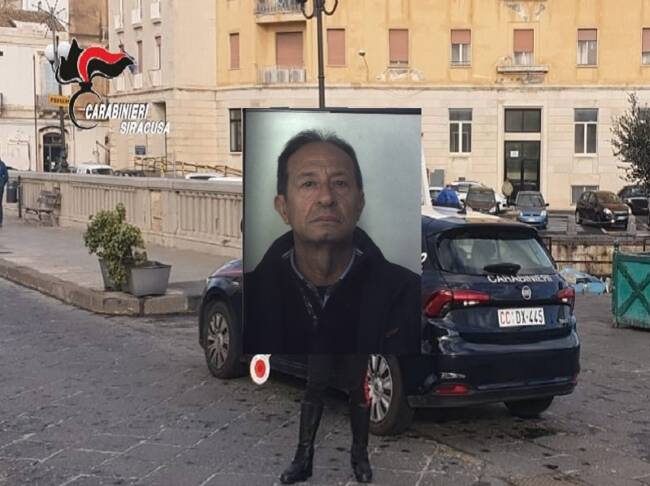 Cocaina, armi e denaro tra i ripiani di casa: ai domiciliari Luciano Di Nicola