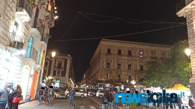Coronavirus Catania, assembramenti in via Etnea. Il controsenso della zona arancione: “Sembra Sant’Agata”