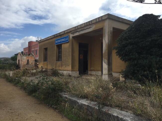Ex stazione di Buonfornello acquistata dalla Regione: siglato atto di passaggio al Dipartimento Beni Culturali – FOTO