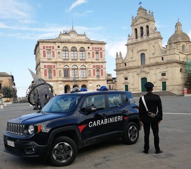 Maltrattamenti in famiglia e rapina: arrestato un 40enne del Catanese, vittima l’ex compagna