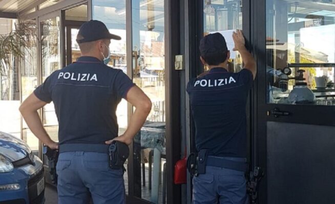 Controlli a Catania: ai domiciliari con le armi e chioschi chiusi per clienti senza mascherina