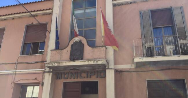 Coronavirus Catania, positivi due dipendenti del Comune di Calatabiano: uffici chiusi. L’avviso del sindaco Intelisano