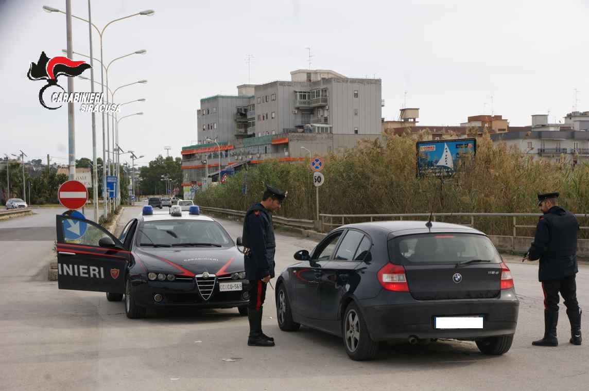 Controllo del territorio a Siracusa e provincia: ispezionati 24 esercizi commerciali. Fermate a posto di blocco 336 persone