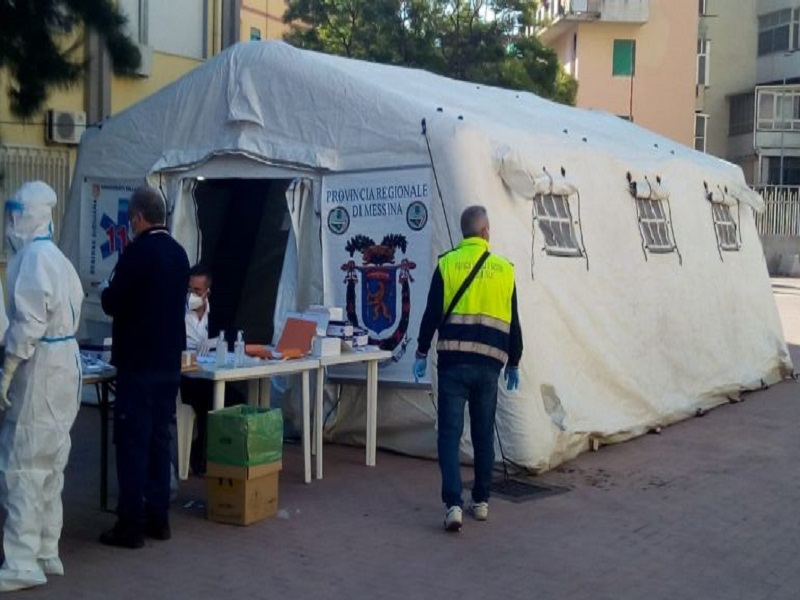 Coronavirus a Messina, tamponi in modalità drive in davanti alle scuole: 35 le persone positive