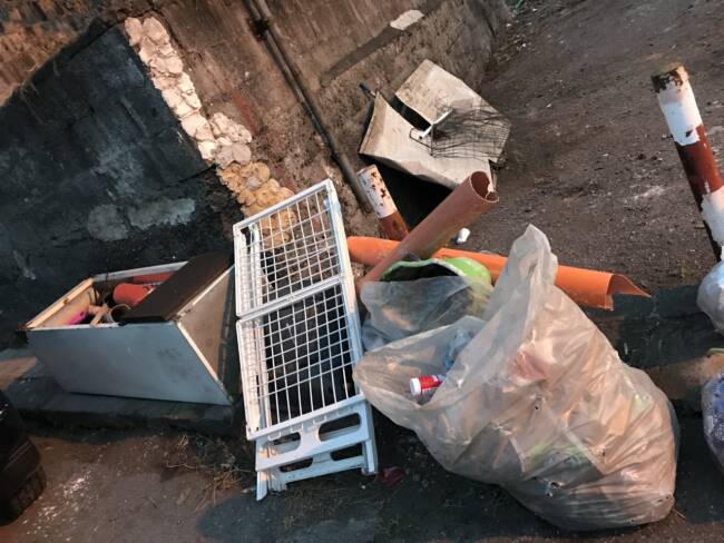 Giarre, la protesta dei residenti di via Lisi. Barbagallo (Lega): “Area trasformata in ritrovo per tossicodipendenti e malintenzionati”