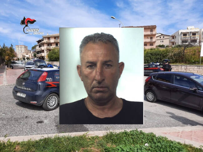 Si nasconde nel frigo di casa per sfuggire all’arresto: carabinieri trovano 49enne rannicchiato e infreddolito