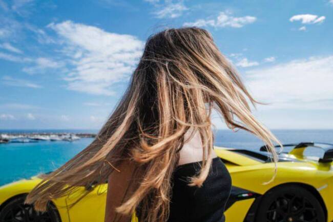 Scandalo bambine e Lamborghini a Palermo, foto rimosse dalla pagina: dalla rabbia popolare a quella istituzionale