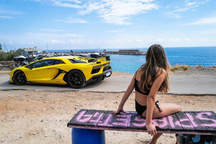 Lamborghini, le bambine di Palermo e le foto di Letizia Battaglia: dopo la polemica Orlando scrive alla fotografa