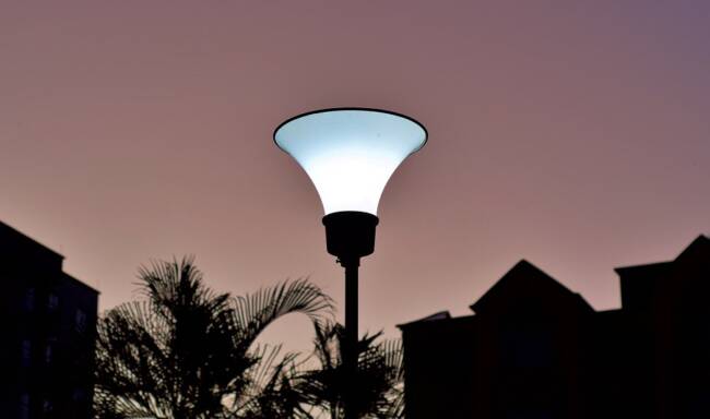 Cavi danneggiati, in via Crispi ripristinato l’impianto di illuminazione