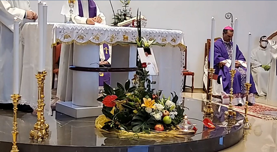 Don Raffaele Campailla, oggi i funerali del prete ucciso dal Covid-19: dolore e lacrime per i fedeli affezionati