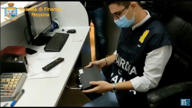 Attività di raccolta scommesse abusiva, doppio accesso ispettivo e sigilli per un internet point di Roccalumera – VIDEO