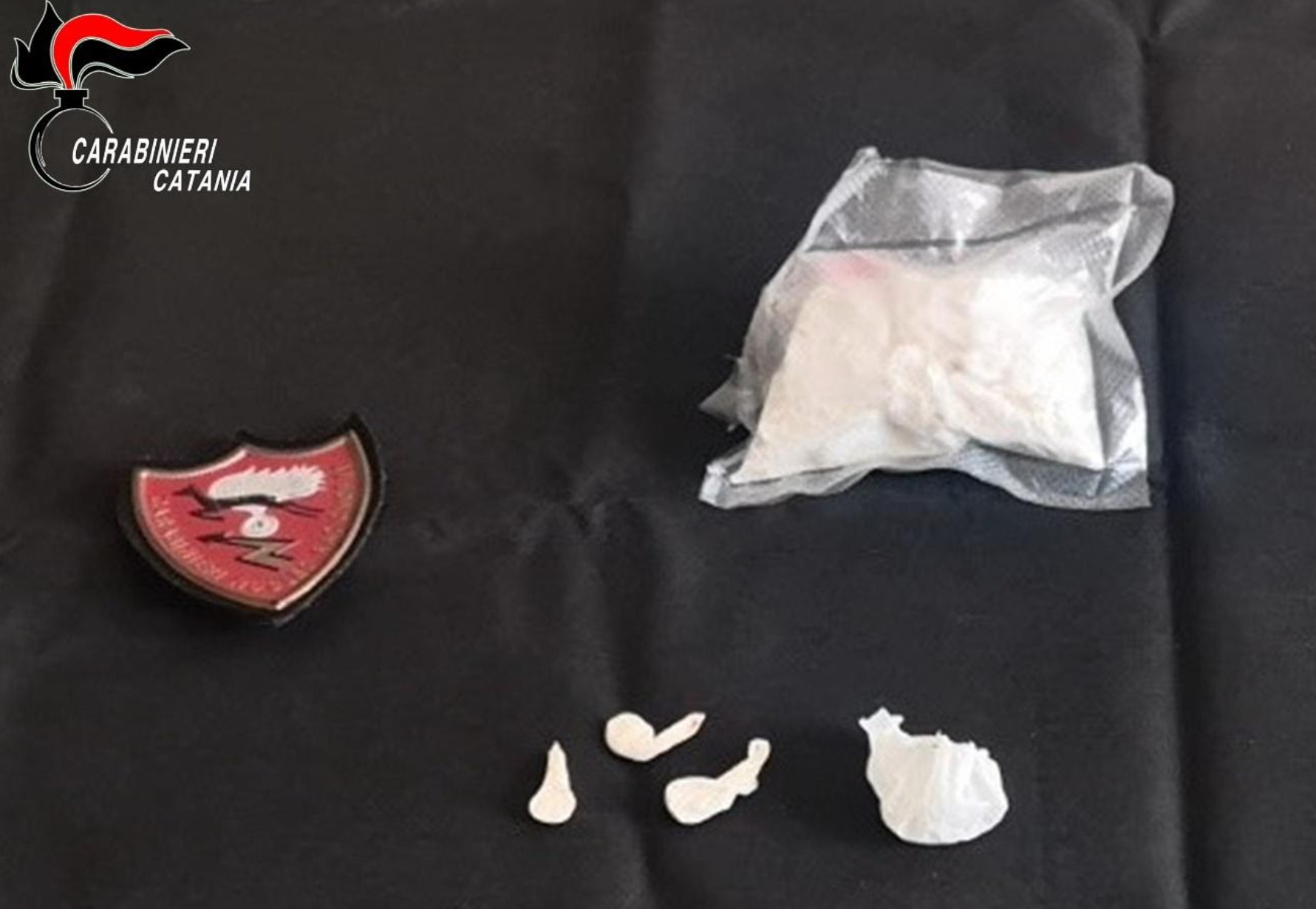 Giarre, cocaina nascosta in tasca e sotto la moquette dell’auto: in manette 53enne