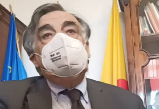 Coronavirus, a Palermo il sindaco Orlando chiude le scuole: arrivano alcuni chiarimenti sull’ordinanza