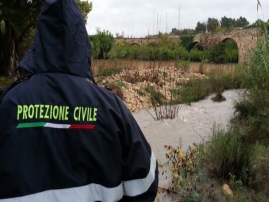 Maltempo Sicilia, non si ferma la conta dei danni: circonvallazione chiusa e famiglia costretta a evacuare a Solarino