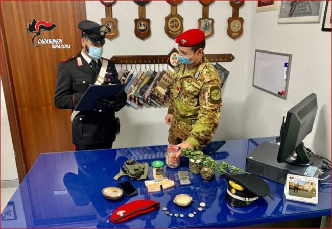 Nascondeva droga e reperti archeologici: denunciato 24enne con la “passione” per i beni culturali