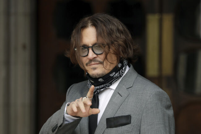 Johnny Depp perde la causa contro The Sun che lo aveva definito “picchiatore di mogli”: non è diffamazione