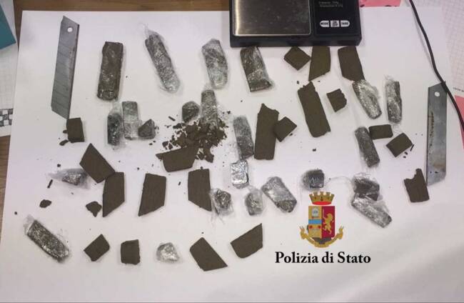 Spaccio su bici elettrica, due episodi in poco tempo: arrestati pusher insospettabili