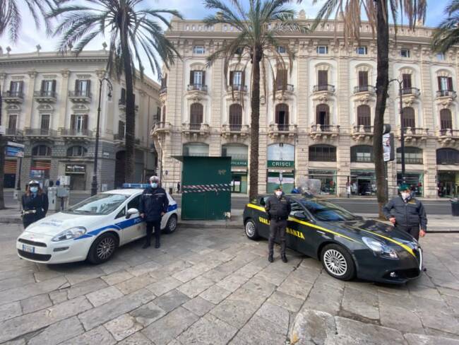 Senza autorizzazione e con partita IVA scaduta: sequestrato chiosco abusivo in piazza San Domenico