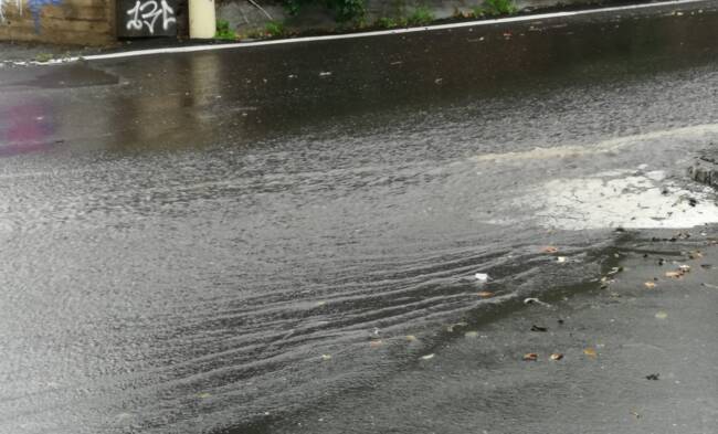 Domenica nera a Catania. Allerta meteo, sciame sismico e pioggia: violento acquazzone nell’hinterland etneo
