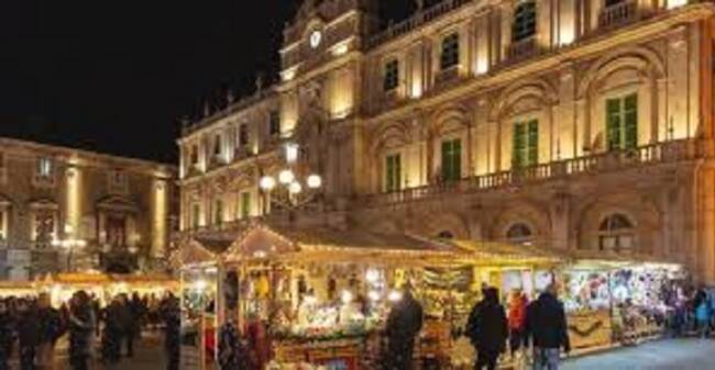 Coronavirus Catania, il Comune vieta i mercatini di Natale in Centro storico: quest’anno no anche ai tipici dolci