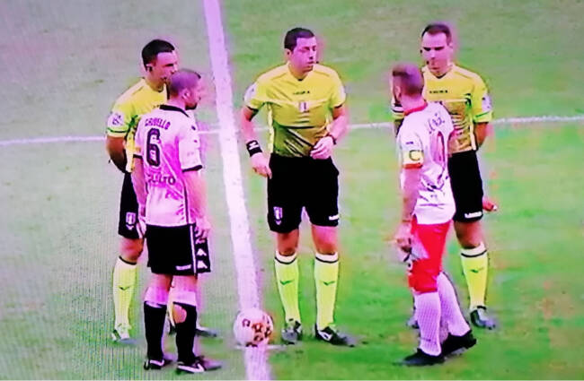 Il Palermo perde malamente contro la Turris, il mondo perde il “Pibe de Oro”