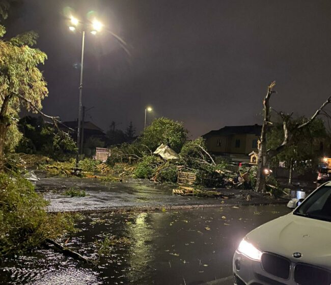 Tromba d’aria a Catania: aeroporto, Santa Maria Goretti e Zia Lisa devastati dalla furia del vento e dell’acqua – FOTO e VIDEO