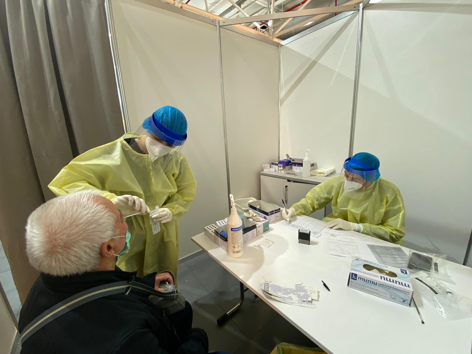 Coronavirus Sicilia, screening a Catania su chi rientra sull’isola: effettuati 2.239 tamponi rapidi