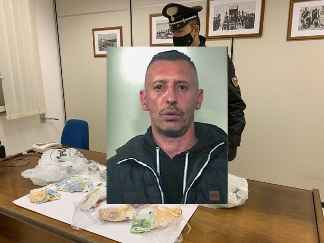 Droga all’interno dell’abitazione: arrestato pregiudicato, denunciato il figlio minore