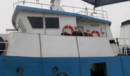 Pescatori sequestrati in Libia, il commovente ritorno in Sicilia: “Grazie, ci avete salvato la vita” – VIDEO