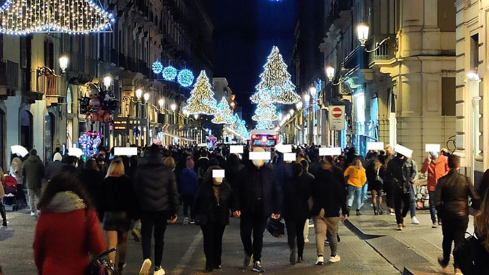 Covid Catania, assembramenti in via Etnea: folla in strada e nei negozi, ma i dati dei contagi invitano alla prudenza