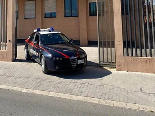 Spaccio di droga ed evasione: due persone poste ai domiciliari