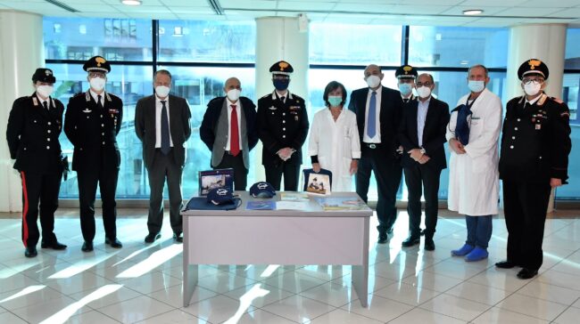 Catania, visita dei carabinieri ai piccoli ricoverati al Policlinico: tanti sorrisi e doni per i bambini