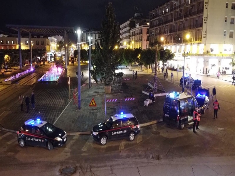 Coronavirus Sicilia, città sotto torchio. Aumentano i controlli dei carabinieri: 13 denunce e 10 sanzioni a Messina – FOTO