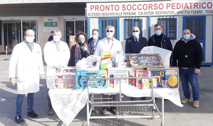 Catania, donati giocattoli ai piccoli ricoverati in Pediatria: sorrisi e gioia all’ospedale Garibaldi di Nesima