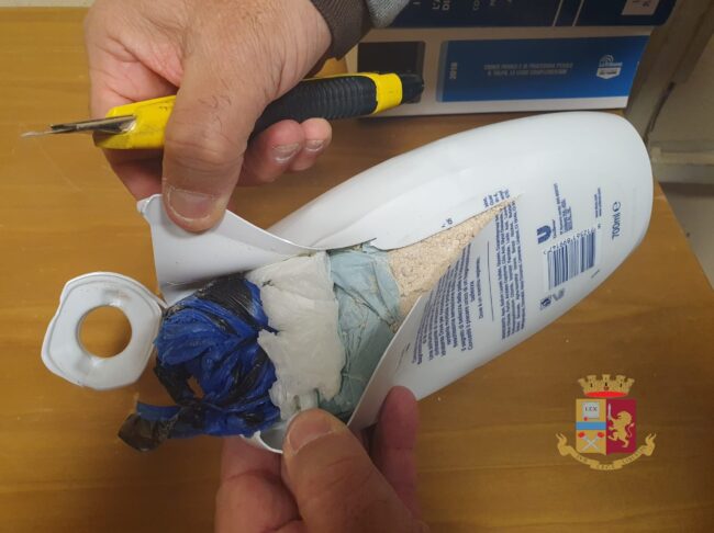 Operazione “Sister White”, 300mila euro di eroina e cocaina: maxi blitz anti-droga, 13 arresti – NOMI e VIDEO