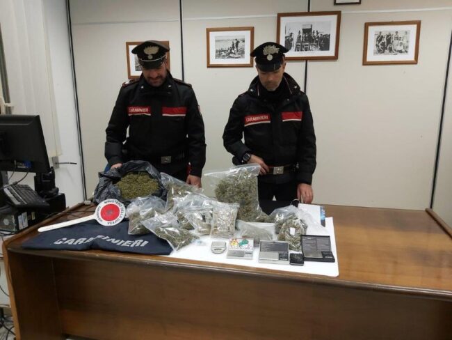 In casa con funghi allucinogeni, marijuana ed MD: arrestati due fratelli nel Ragusano