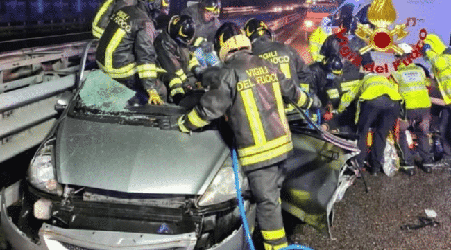 Tragico incidente in Tangenziale, coinvolta intera famiglia: morta la madre, in coma il figlio di 16 anni, grave marito e due figli a Milano