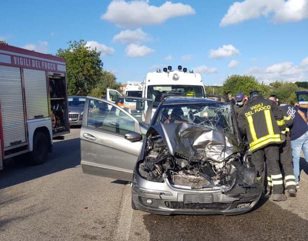 Incidente sulla SP 43, Nissan Patrol contro Mercedes Classe A: 3 feriti, uno trasportato in elisoccorso al Cannizzaro