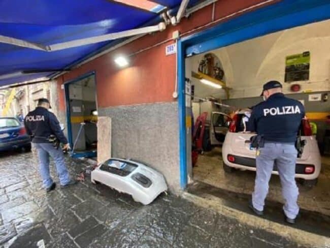 Controlli a Librino, officina abusiva, pericolosa e in pessime condizioni igieniche: denunciato titolare
