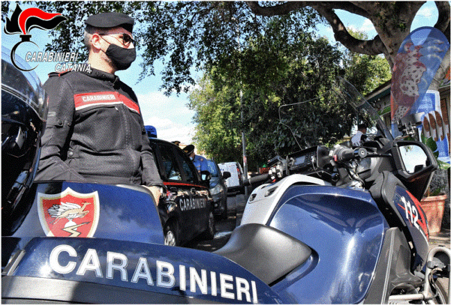 Resistenza e lesioni contro i militari, extracomunitario arrestato: addosso anche droga