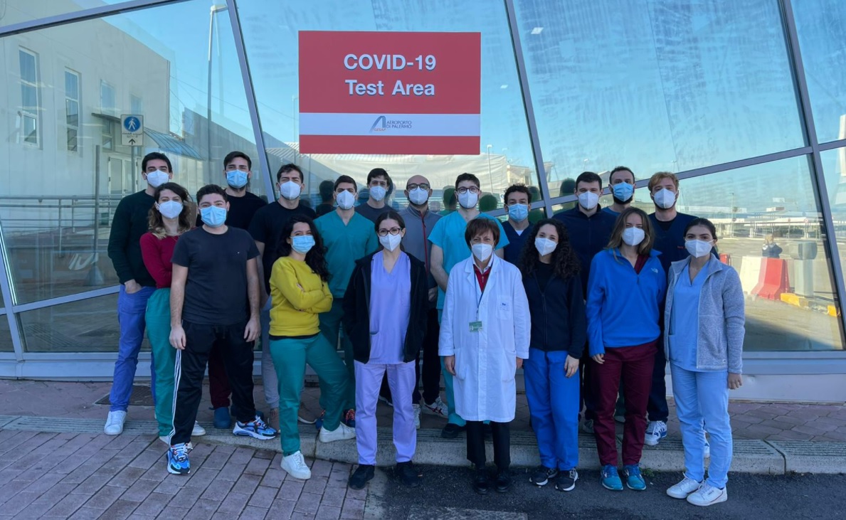 Coronavirus Sicilia, l’aeroporto di Palermo omaggia medici e infermieri dell’area test: “Un enorme grazie”