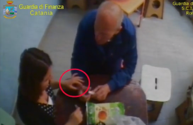 Catania, le intercettazioni dei Laudani che fanno paura: “Non parlare perché ti ficco la pistola in bocca”
