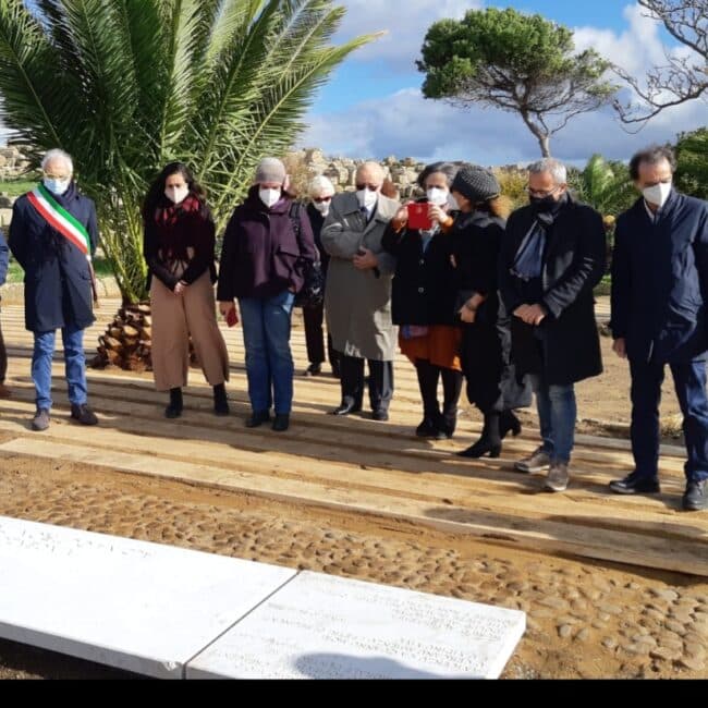 Selinunte, depositate ceneri di Vincenzo Tusa e Aldina Cutroni. Musumeci: “Era desiderio di Sebastiano”