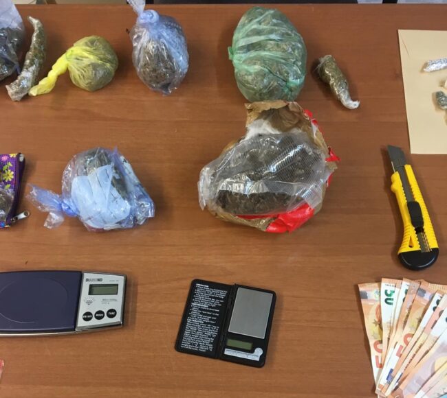 Marijuana e hashish in casa pronti per essere spacciati: arrestata rumena
