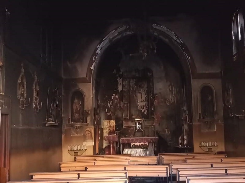 Catania, incendio chiesa Santa Maria del Rosario: indetta raccolta fondi per il recupero – FOTO