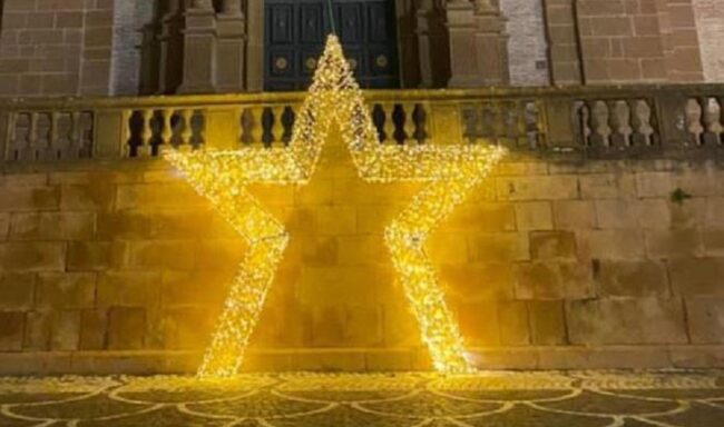 Il videoclip “Senza botti” con i personaggi siciliani è l’inno del Natale Piazzese