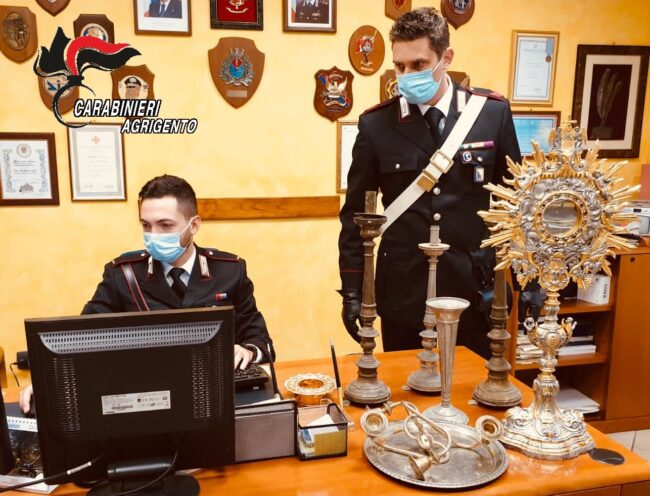 Furto di oggetti sacri dalla chiesa di San Giuseppe, refurtiva ritrovata: decisiva una “confessione”