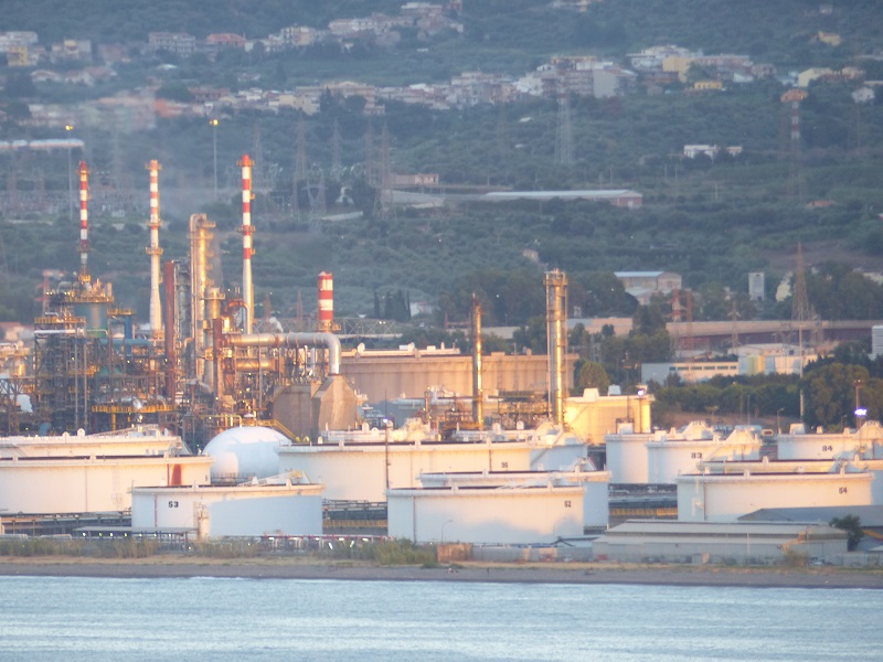 Raffineria di Milazzo, valori di emissione meno restrittivi: il verificatore del Tar di Catania conferma