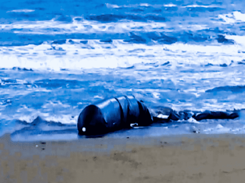 Emergenza sbarchi in Sicilia, trovati i resti di un gommone su una spiaggia