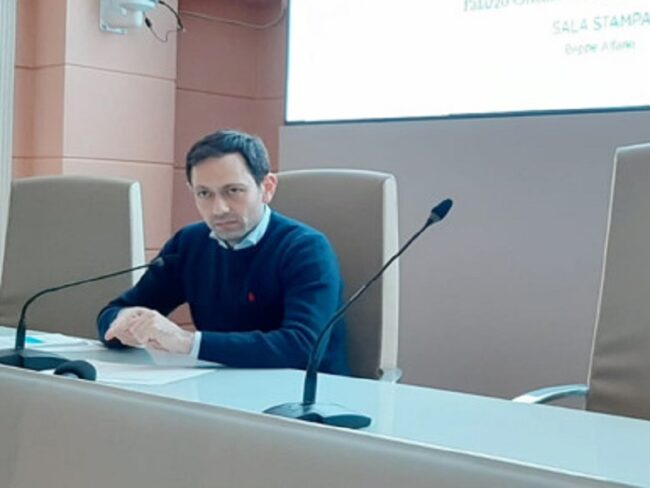 Coronavirus Sicilia, ecco modalità di pre-adesione per il vaccino: si inizia con il personale sanitario